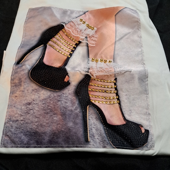 Ruffles & Heels Top Size 1X - Picture 2 of 9